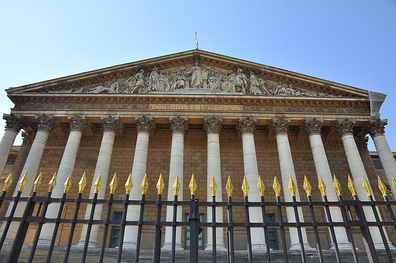 Photo de la façade de l'Assemblée Nationale par André Aliot (licence Creative Commons).