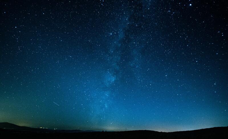 Image d'un ciel étoilé (PxHere) - Nuit des étoiles en Touraine - nos conseils