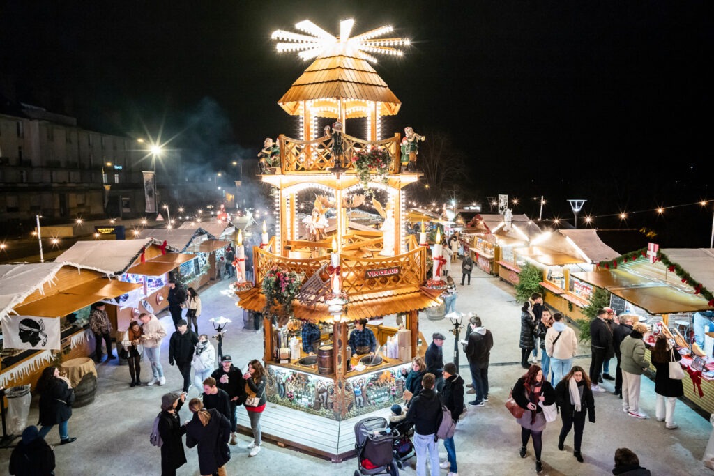 Sorties de Noël en Touraine : Le Village Gourmand de la place Anatole France a Tours - crédit Ville de Tours F. Lafite.