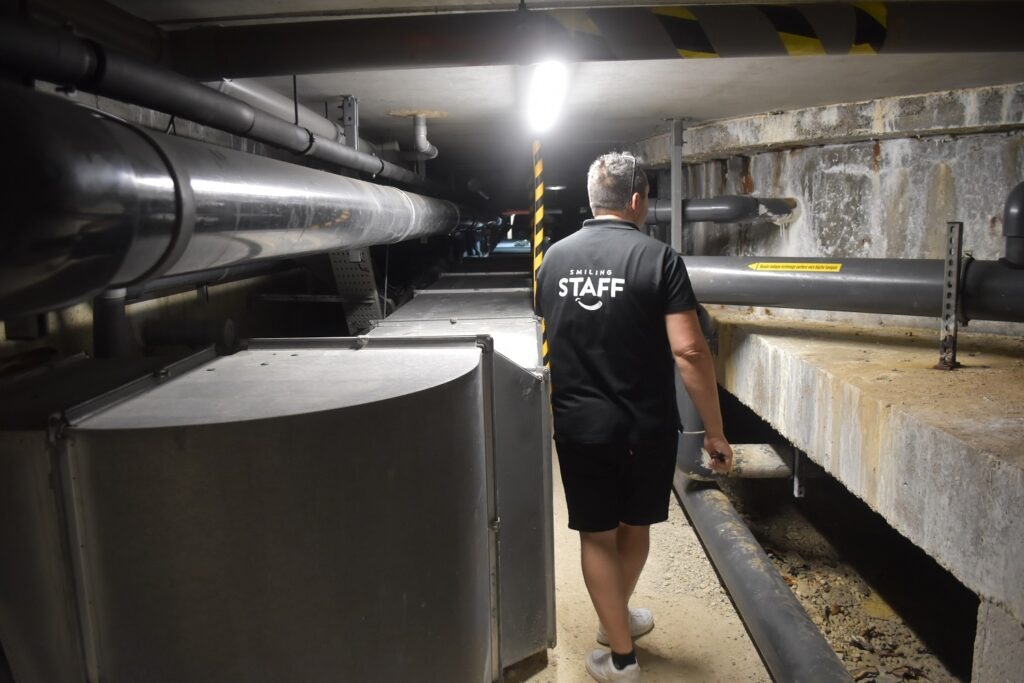 Sous les piscines du centre aquatique du lac 2025