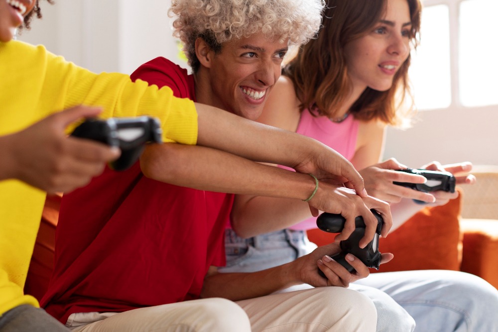 ados jouant à des jeux vidéo (freepik)